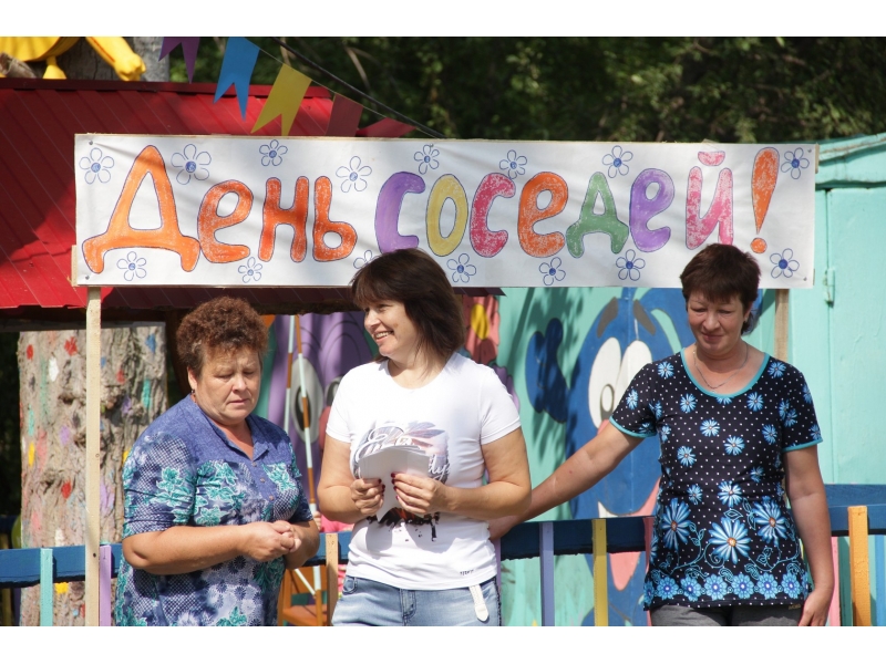 На берегу реки отдохнули молодые россияне онлайн