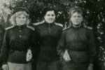 Канунникова Мария Афанасьевна с подругами